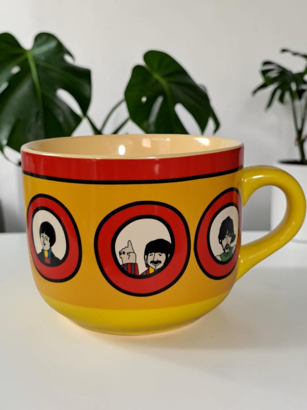 BEATLES YELLOW SUBMARINE 20 oz Mega Coffee / Mug Lennon McCartney 2016